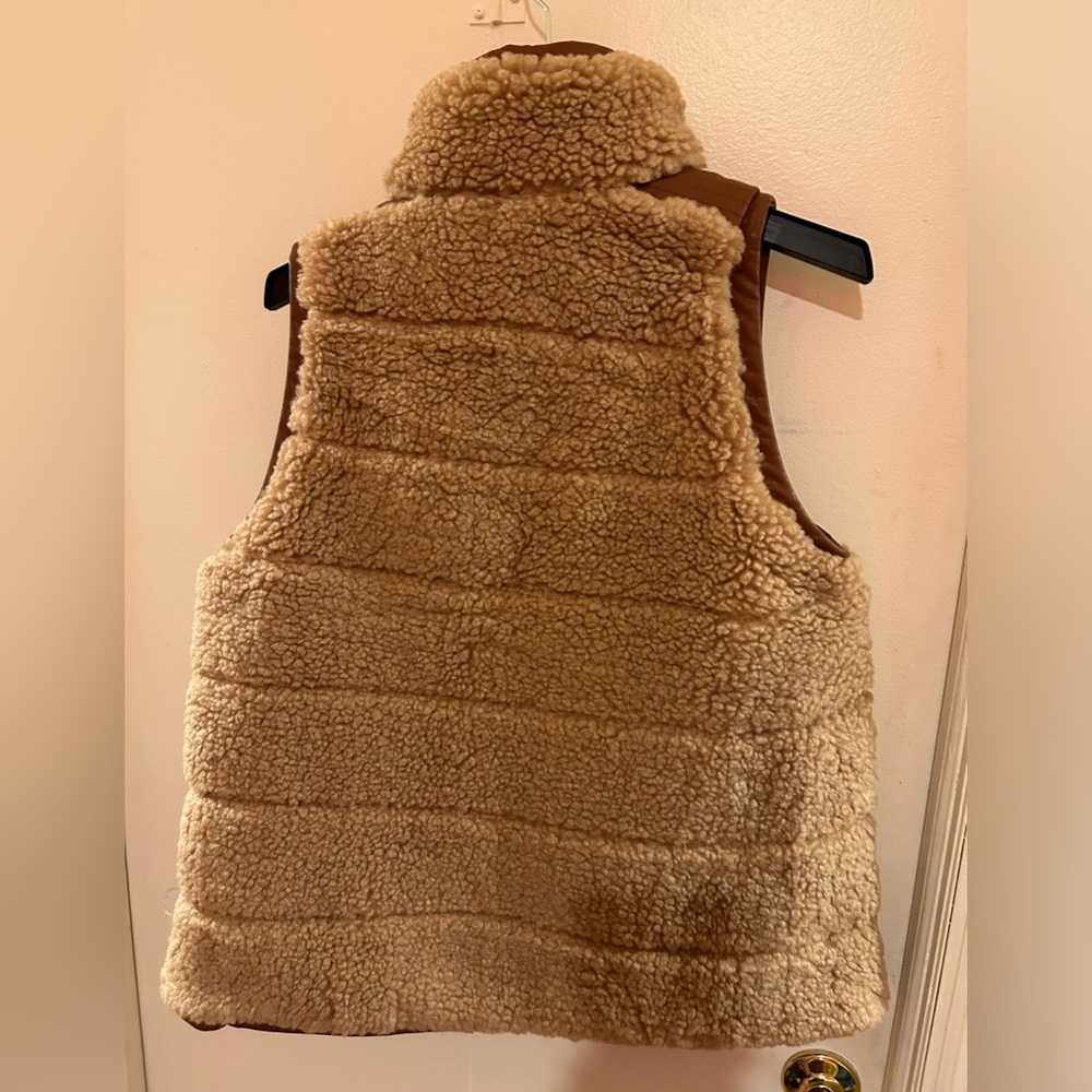 NWT Tuckernuck tan reversible vest - Picture 2 of 7